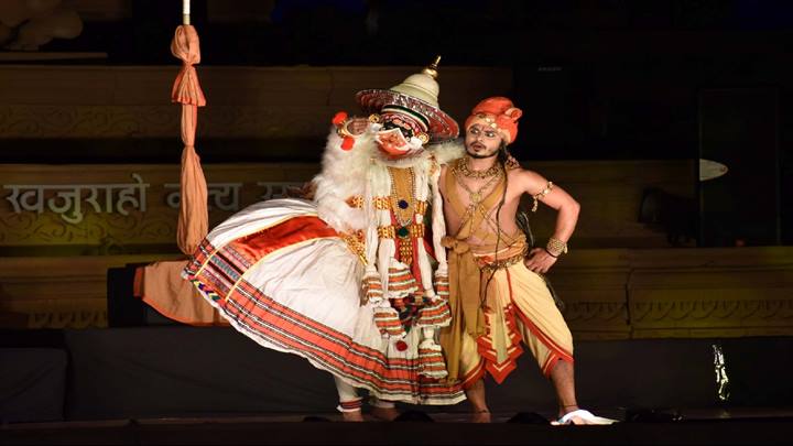 नृत्य की लय गतियों में खजुराहो में आनंद की अनुभूति